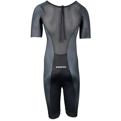 Triathlon suit pro gemaakt voor triatlon sporters die tot het uiterste gaan, zwart met forte logo, foto achterkant