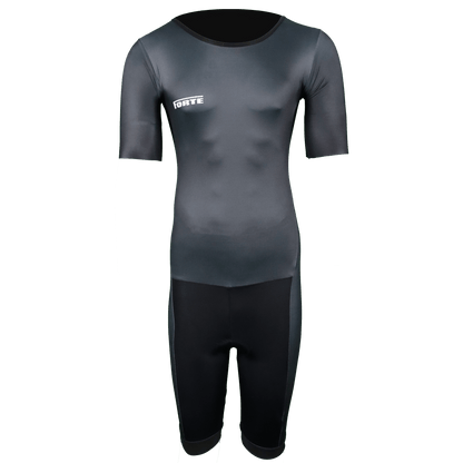 Triathlon suit pro gemaakt voor triatlon sporters die tot het uiterste gaan, zwart met forte logo