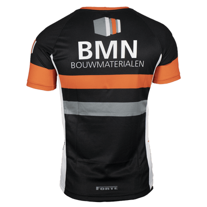 Achteraanzicht BMN Bouwmaterialen wielershirt – rugzakzakken en ventilatiezone zichtbaar, met BMN-logo op de rug