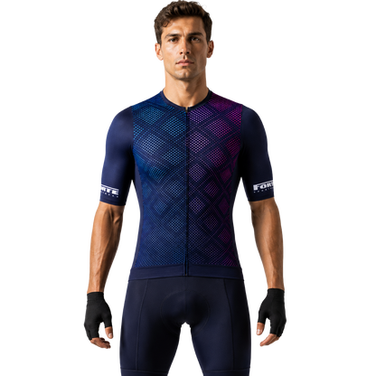 Heren fietsshirt met korte mouwen voor optimale ventilatie en comfort tijdens het fietsen - op model